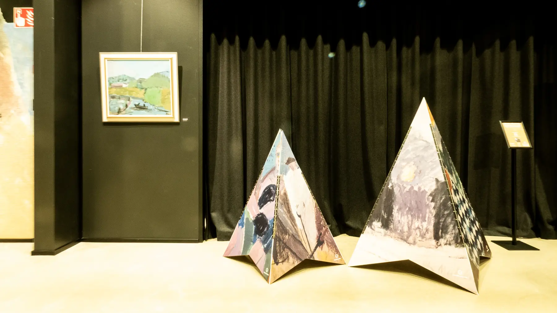 Sculptural exhibition structures displaying Olavi Martikainen's work